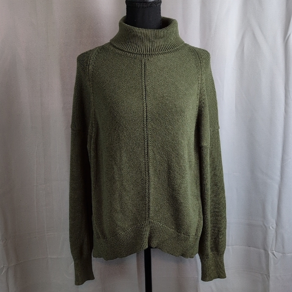 Kori Green Turtleneck Sweater with‎ Relaxed Fit